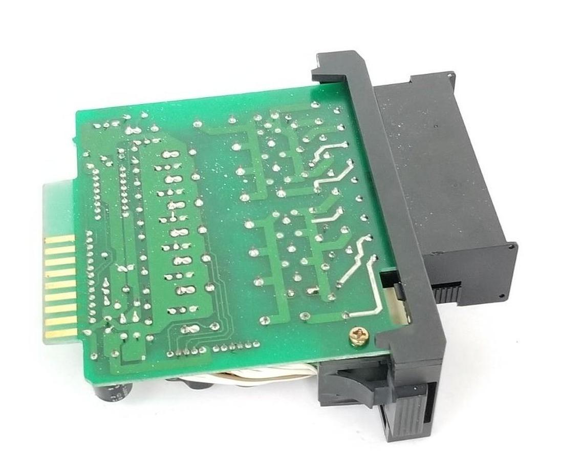 Used GE FANUC IC610MDL179A OUPUT MODULE 115/230VAC OUTPUT MODULE, MISSING DOOR