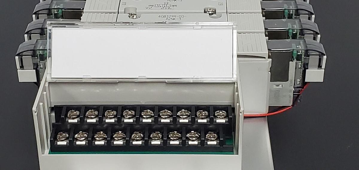 NIB CKD M4GB320R-08-T10K-7-3 VALVE MANIFOLD ASSEMBLY DC24V, M4GB320R08T10K73