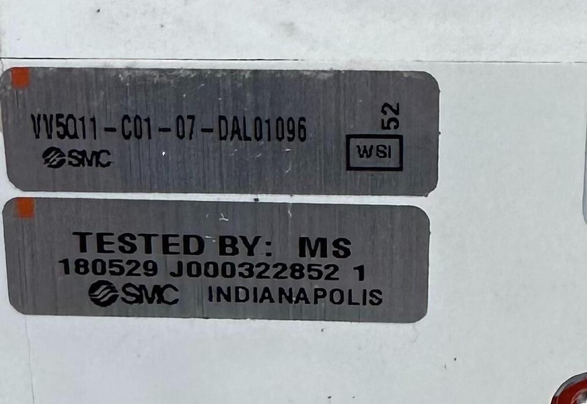 Used SMC VV5Q11-C01-07-DAL01096 / VV5Q11C0107DAL01096 PNEUMATIC MANIFOLD VQ1301N-51
