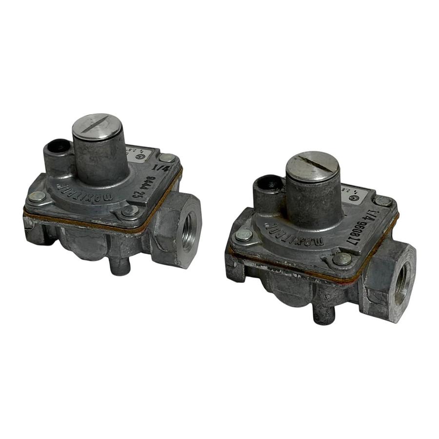 Lot of 2 Maxitrol RV20L Gas Pressure Regulator 1/4" NPT 1/2 PSIG 2.8"-5.2" WC