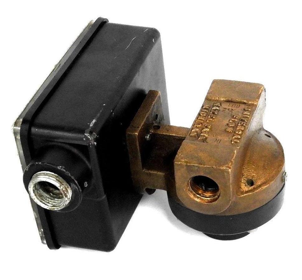 Used UNIVERSAL FLOW MONITORS SN-BSB3DGM-4-320V.9/32V1.0-A1NL FLOW RATE INDICATOR