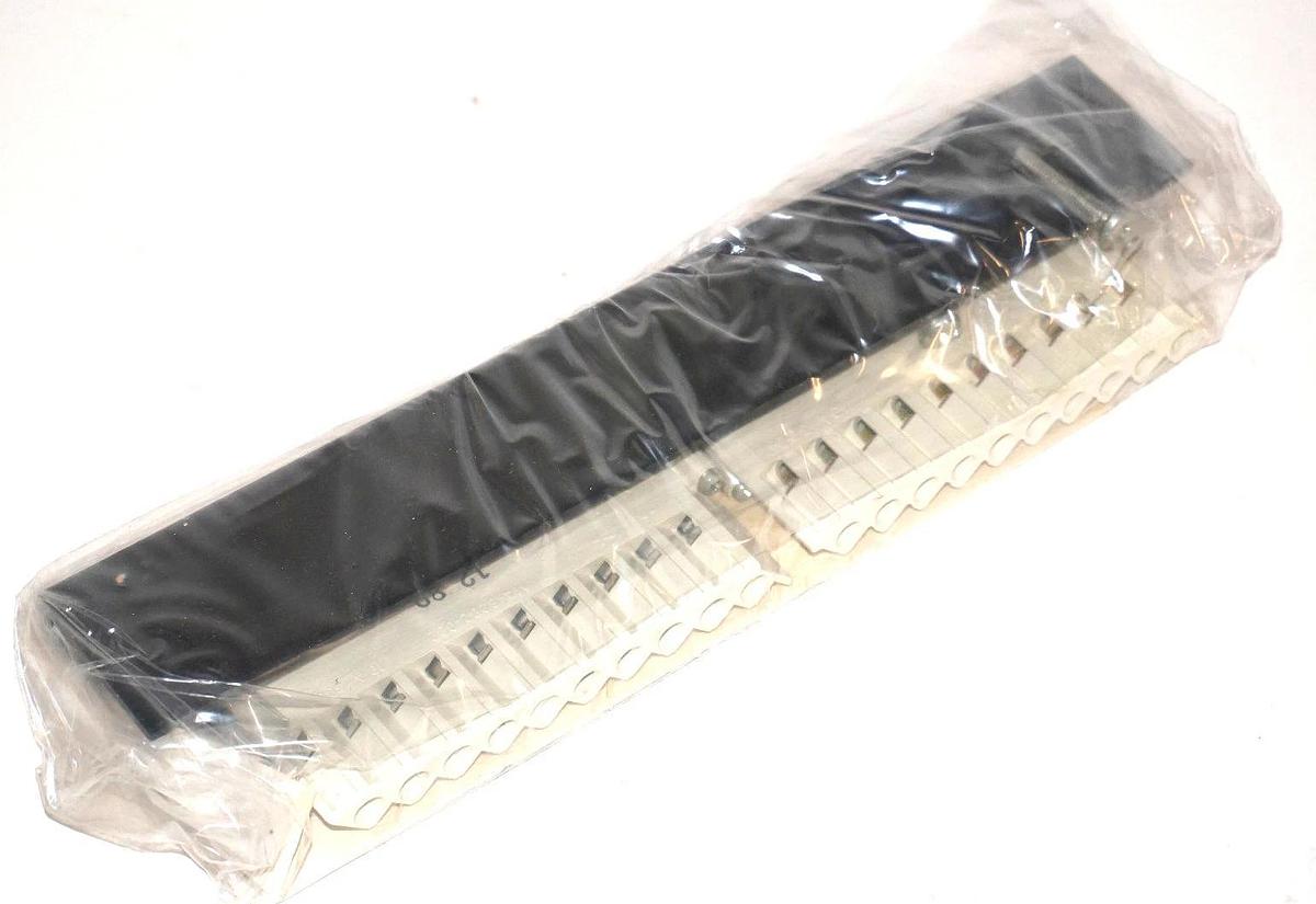 LOT OF 4 NIB MODICON AS-8534-000 800IO LOW DENSITY CONNECTORS PM-0056-001