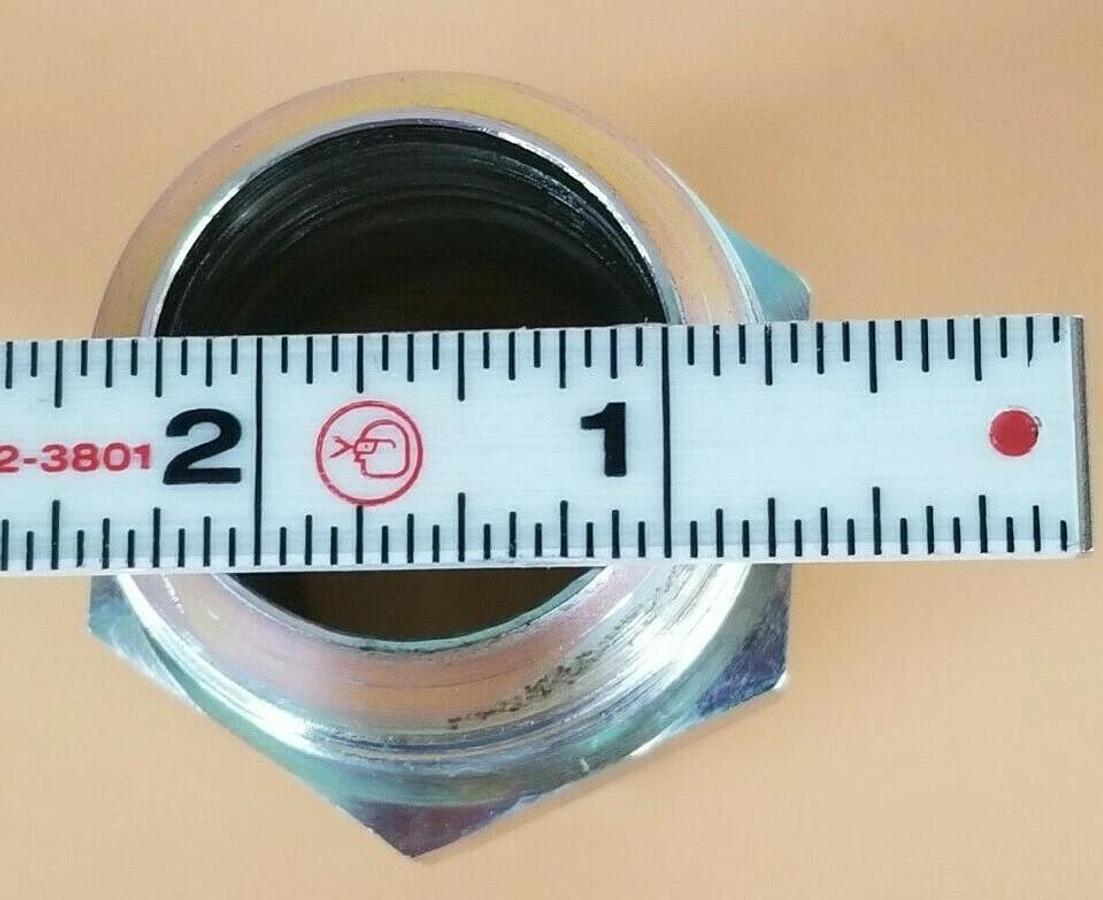 LOT OF 2 NEW EATON FEMALE PIPE FITTINGS 1.25" BORE STRAIGHT TO 1.25" BORE NIPPLE