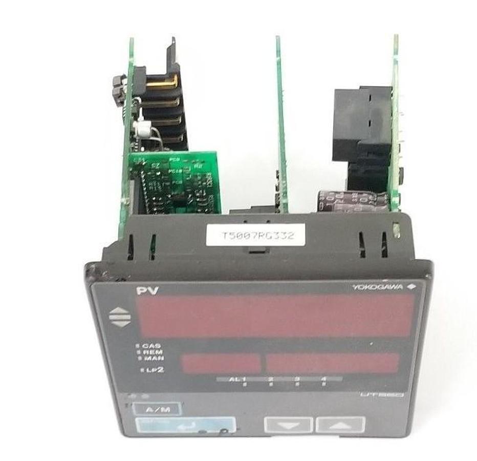 Used YOKOGAWA UT550 TEMPERATURE CONTROLLER UT550-24 T1D911754 438