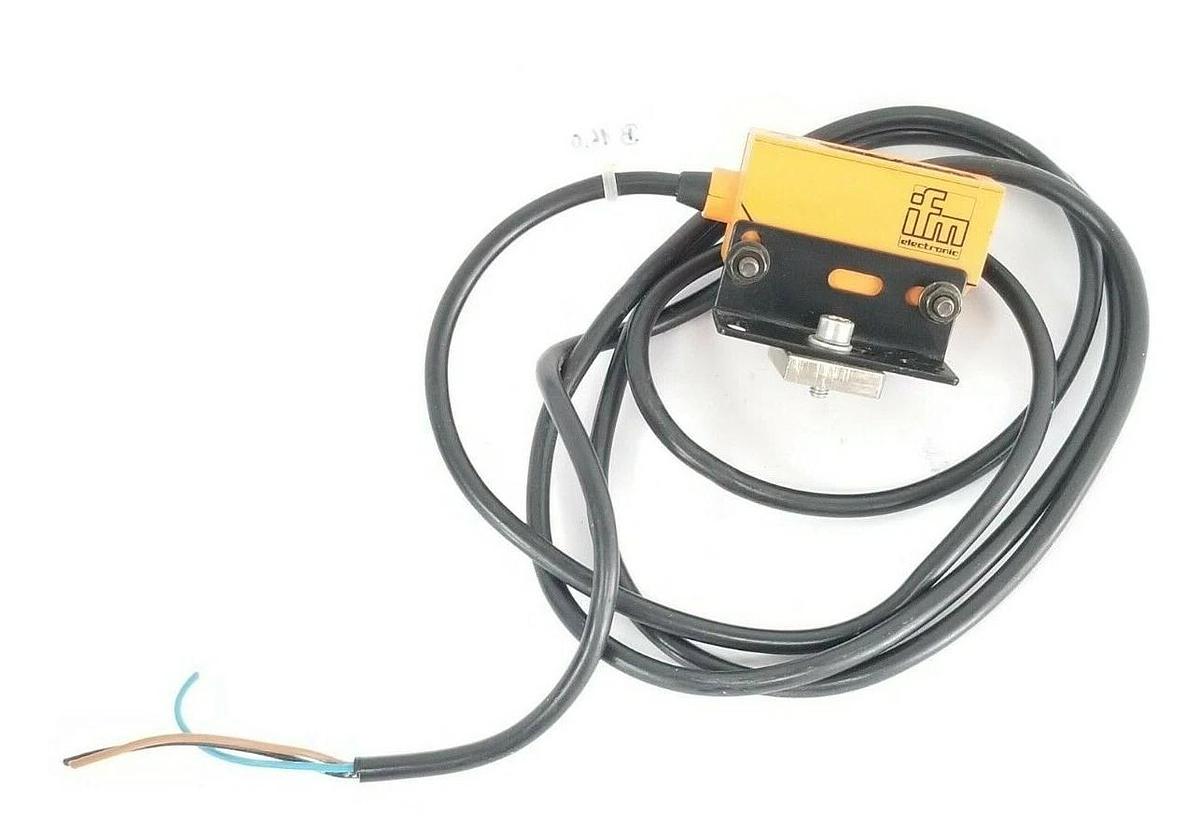 Used IFM EFECTOR OU5018/OUT-HPKG REFLECTION SENSOR OU5018 OUT-HPKG W/ BRACKET