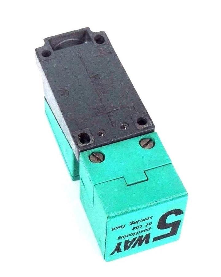 Used PEPPERL + FUCHS 15707S, 08275, 01559S, 5 WAY SWITCH 10-30VDC, .2A, NJ15+