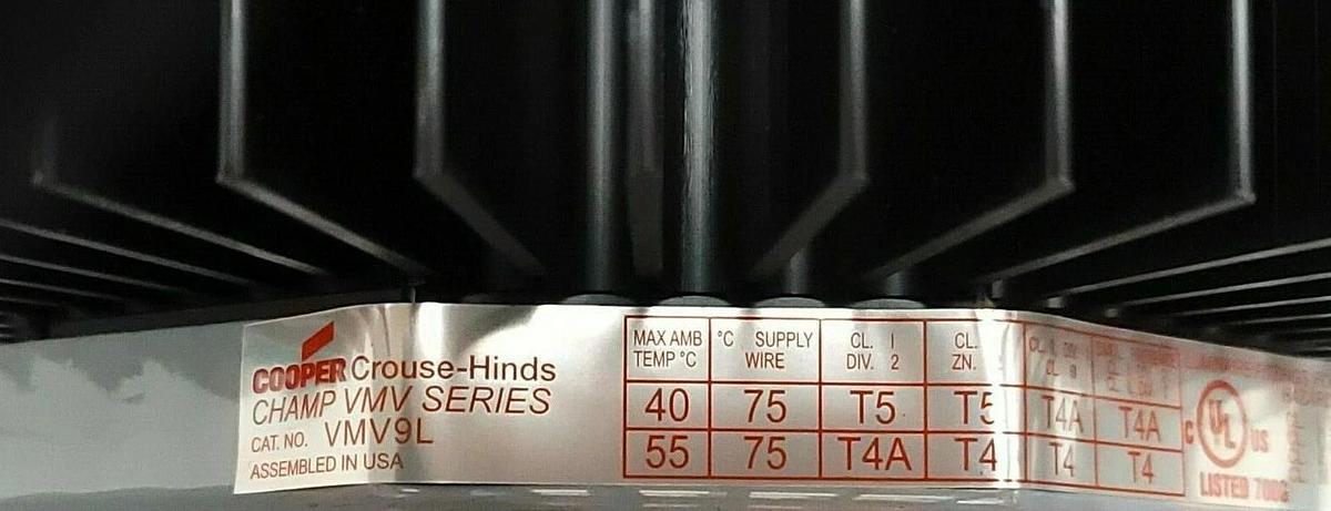 NEW COOPER CROUSE-HINDS VMV9L LED LIGHT W/ (2) TRC-050S110SC LED DRIVERS