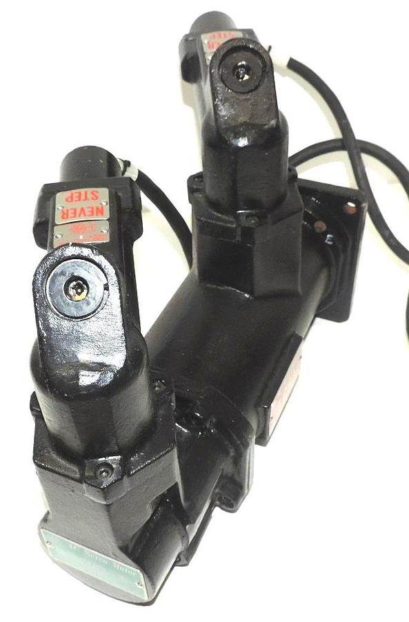 Used NEW YASKAWA USASGM-08 AC SERVO MOTOR USASGM08 W/ ENCODER CABLES