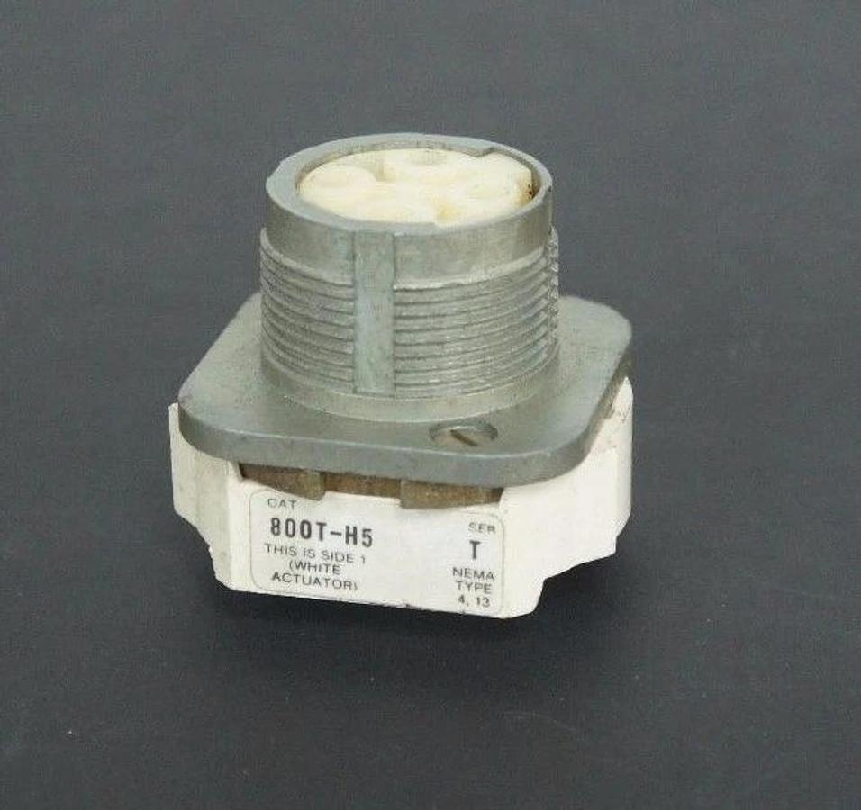 Used ALLEN BRADLEY 800T-H5 SELECTOR SWITCH SER. T, 800TH5 (INCOMPLETE)