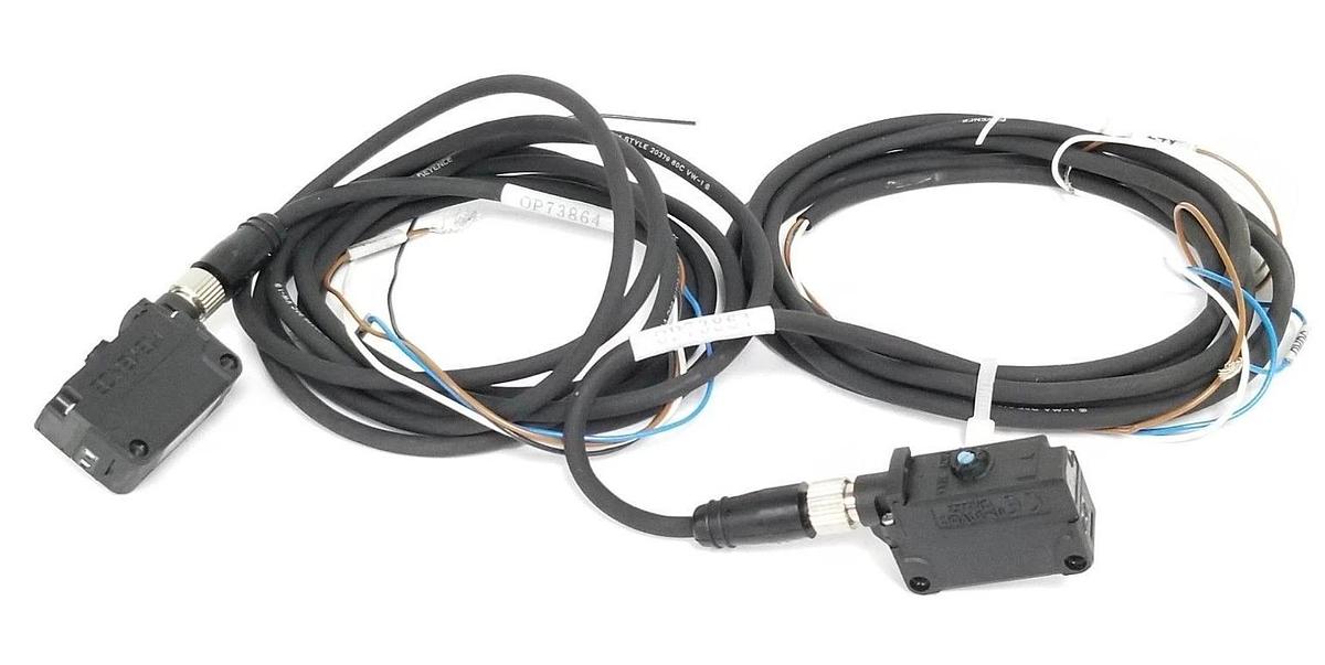 Used LOT OF 2 KEYENCE PZ-G51CT PHOTOELECTRIC TRANSMITTERS 10-30VDC