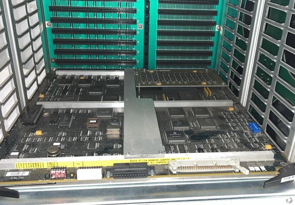 Used HONEYWELL 51196736-100-RP 10-Slot Chassis Assy w/ PSU, Fan, Processor & Adapter