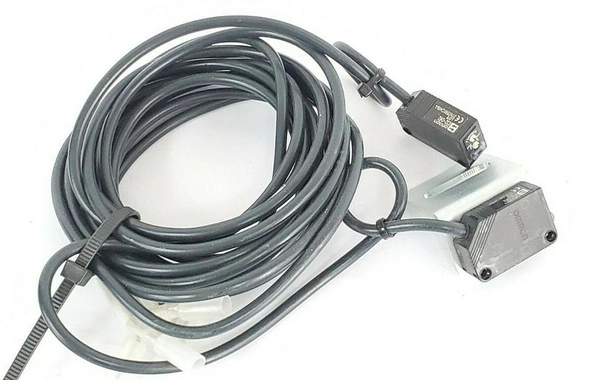 Used LOT OF 2 OMRON E3Z-D62 PHOTOELECTRIC SENSORS 2 METER RANGE NPN 12/24 VDC