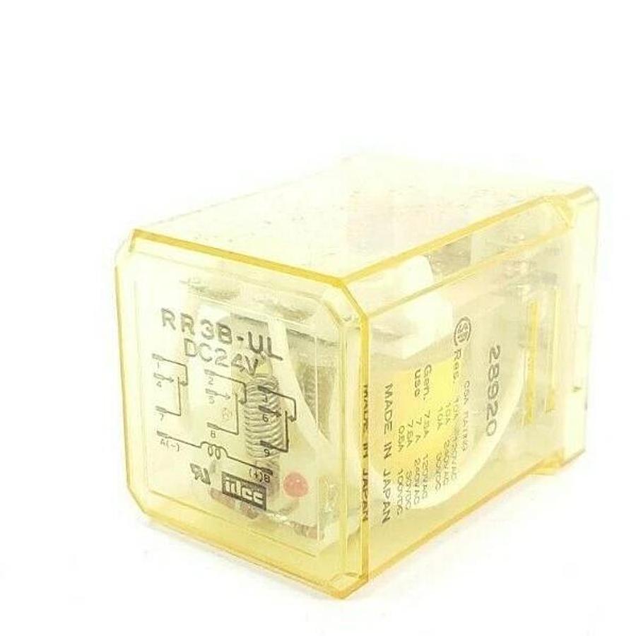 Used IDEC RR3B-UL-DC24V RELAY PLUG-IN 3PDT 10AMP 24VDC, RR3BULDC24V