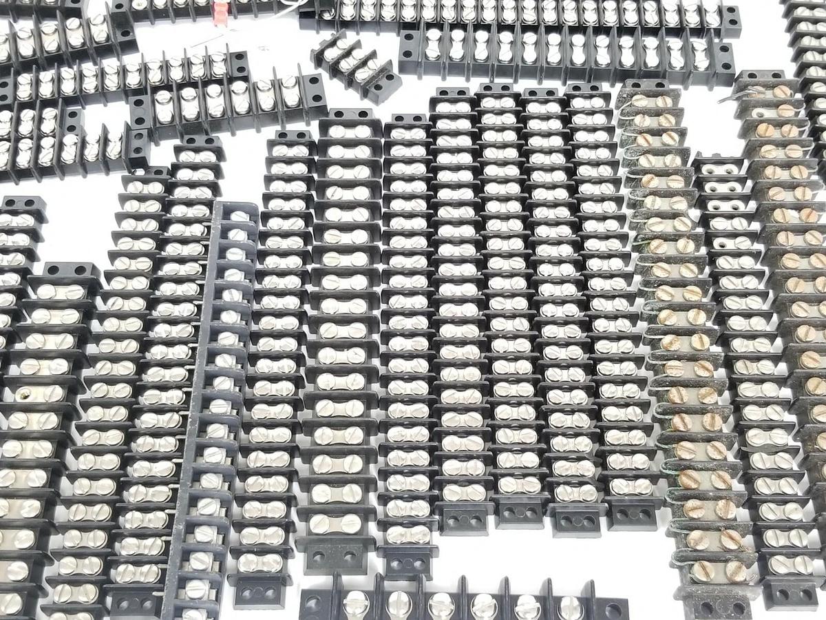 Used ~SEVEN POUNDS 7LBS OF ASSORTED SIZE CINCH WIRE TERMINAL BLOCKS / CONNECTORS