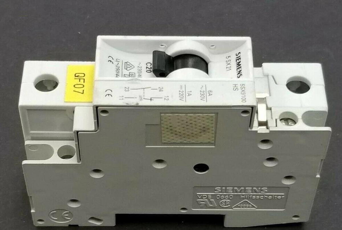 Used SIEMENS 5SX21-C20 CIRCUIT BREAKER 230/400V IEC 898 W/ 5SX9100-HS CONTACT BLOCK