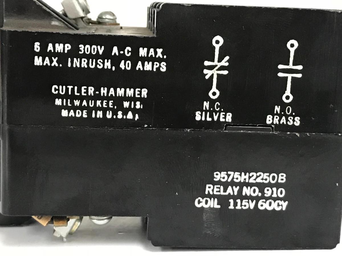 Used LOT OF 2 CUTLER-HAMMER 9575H2250 COMPACT 300 TYPE CF RELAYS 300VAC, 6A, 910