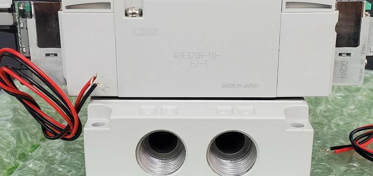 Used NIB CKD 4GE320R-10-E2-3 VALVE ASSEMBLY 4GE320R10E23, DC24V