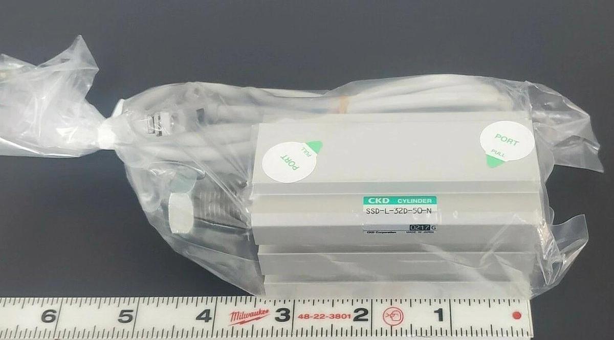 Used NEW CKD SSD-L-32D-50-N COMPACT CYLINDER SSDL32D50N W/ T2YV REED SWITCHES