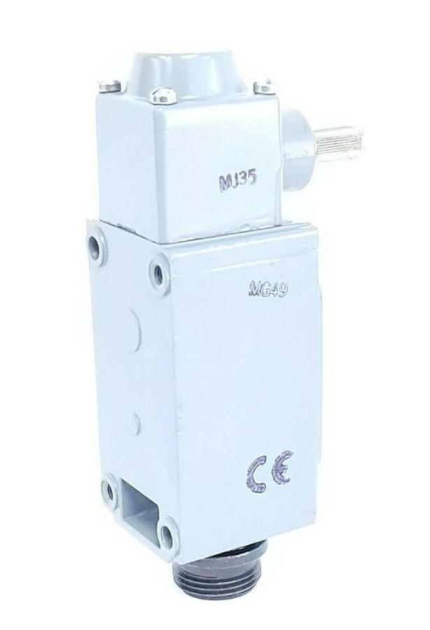 Used NEW ALLEN BRADLEY Z-16065 OPERATOR HEAD W/ BODY RECEPTACLE Z16065