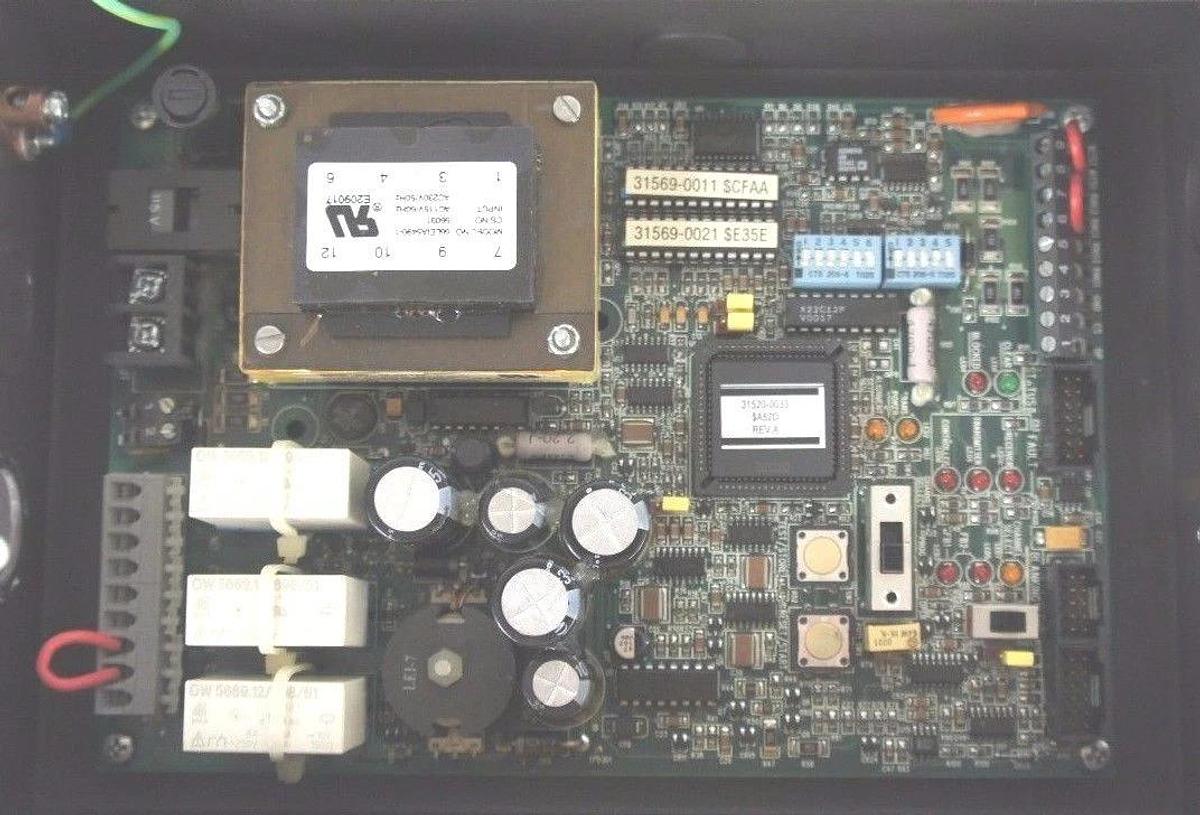 Refurbished REPAIRED SCIENTIFIC TECHNOLOGIES INC LCC-FB-AC1-U LIGHT CURTAIN CONTROLLER