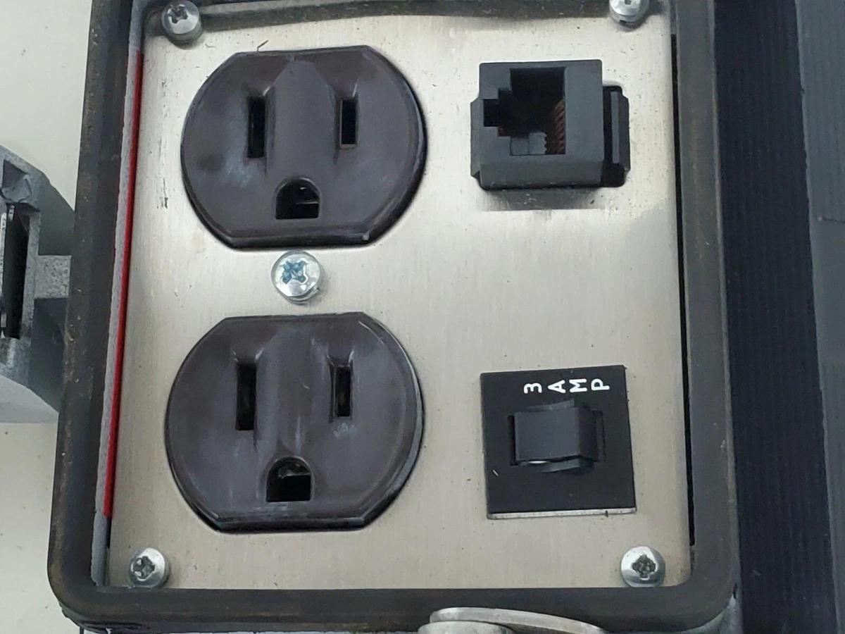 Used MENCOM CORP NEMA TYPE 4 PROGRAMMING PORT W/ 6''x6''x4'' IN. ENCLOSURE