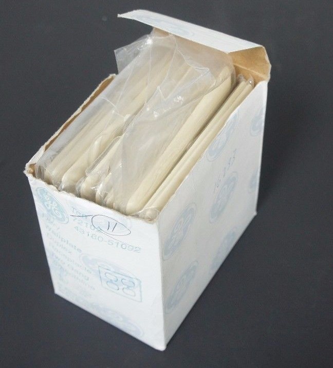 Used BOX OF 11 NEW GENERAL ELECTRIC 72102 IVORY WALLPLATES DUPLEX TWO GANG SMOOTHLINE