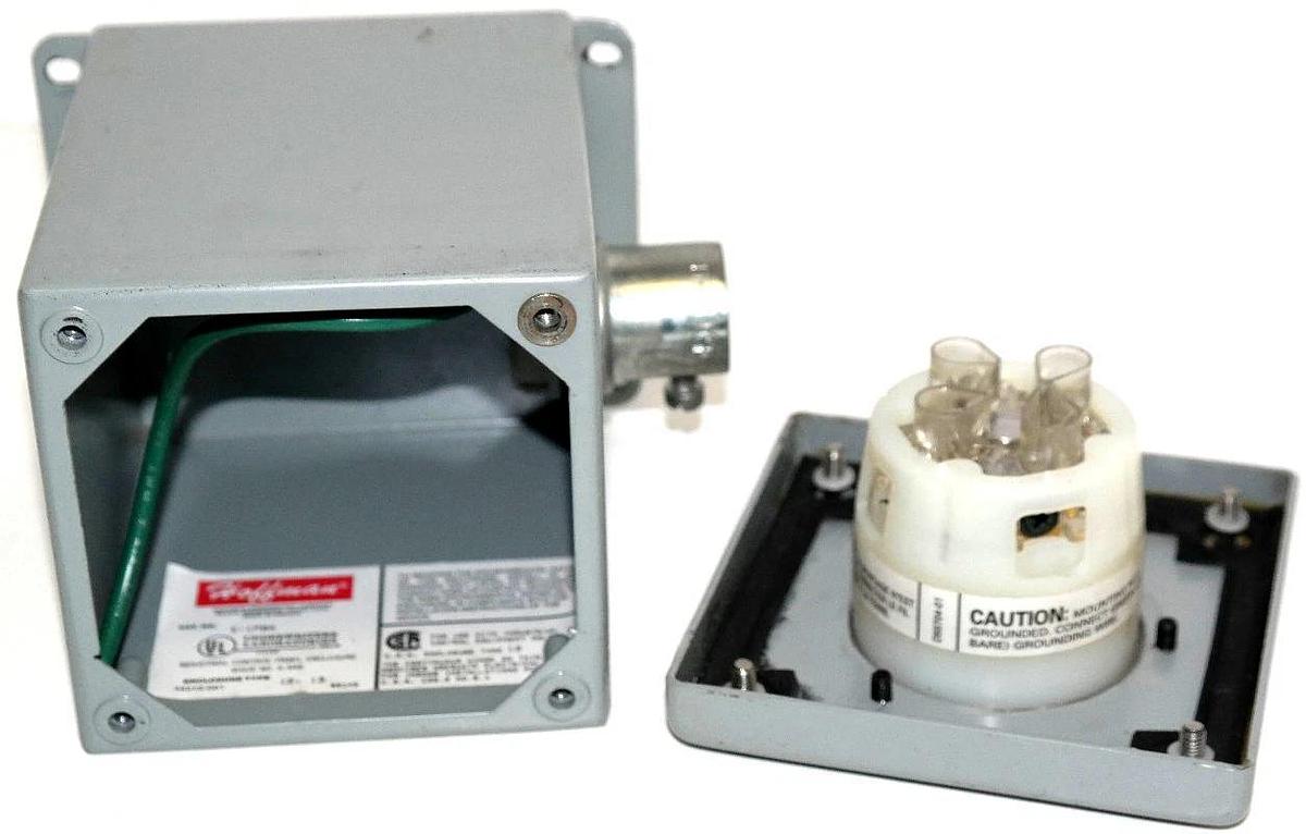 Used HOFFMAN E-1PBX ENCLOSURE WITH HUBBELL HBL2736 TWISTLOCK RECEPTACLE