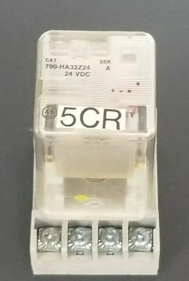 Used ALLEN BRADLEY 700-HA32Z24 CONTROL RELAY SER. A 24VDC W/ 5X852F RELAY SOCKET