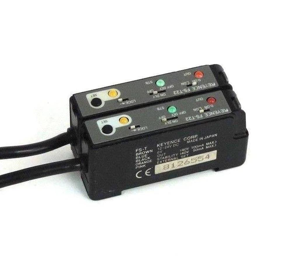 Used 2 KEYENCE FS-T22 SENSORS FST22