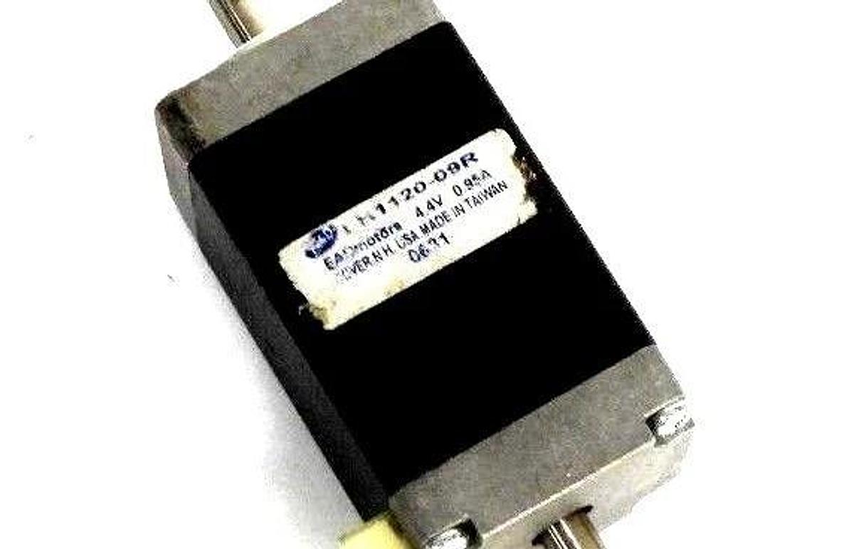 Used EAC MOTORS 1R1120-09R STEPPER MOTOR 4.4V, 0.95A, 1R112009R