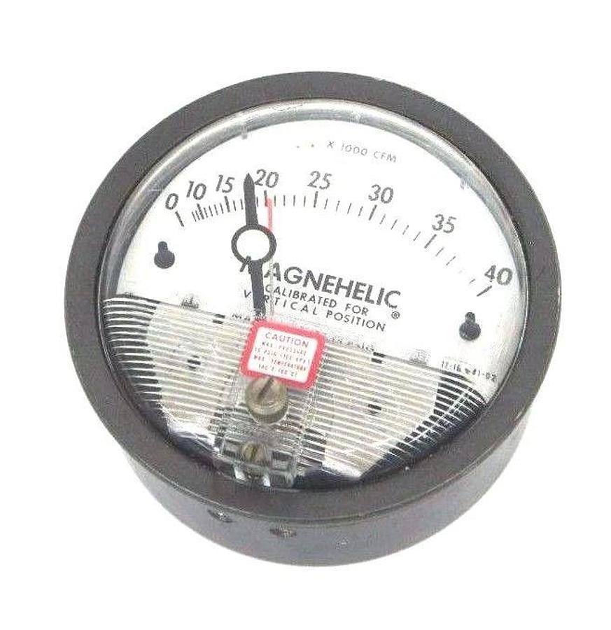 Used DWYER 12-166981-00 MAGNEHELIC PRESSURE GAUGE 15 PSIG MAX, 0-140, 1216698100