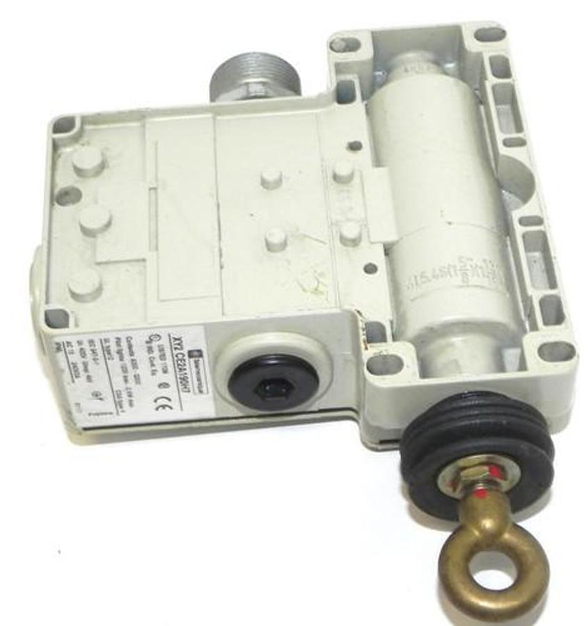 Used TELEMECANIQUE XY2CE2A190H7 CABLE PULL SWITCH XY2CE2A190H7