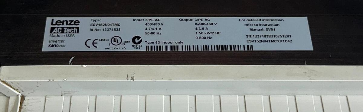 Used LENZE AC TECH ESV152N04TMC / 13374838 SMVector DRIVE 1.5kW/2HP 3PH 400-480V USNP