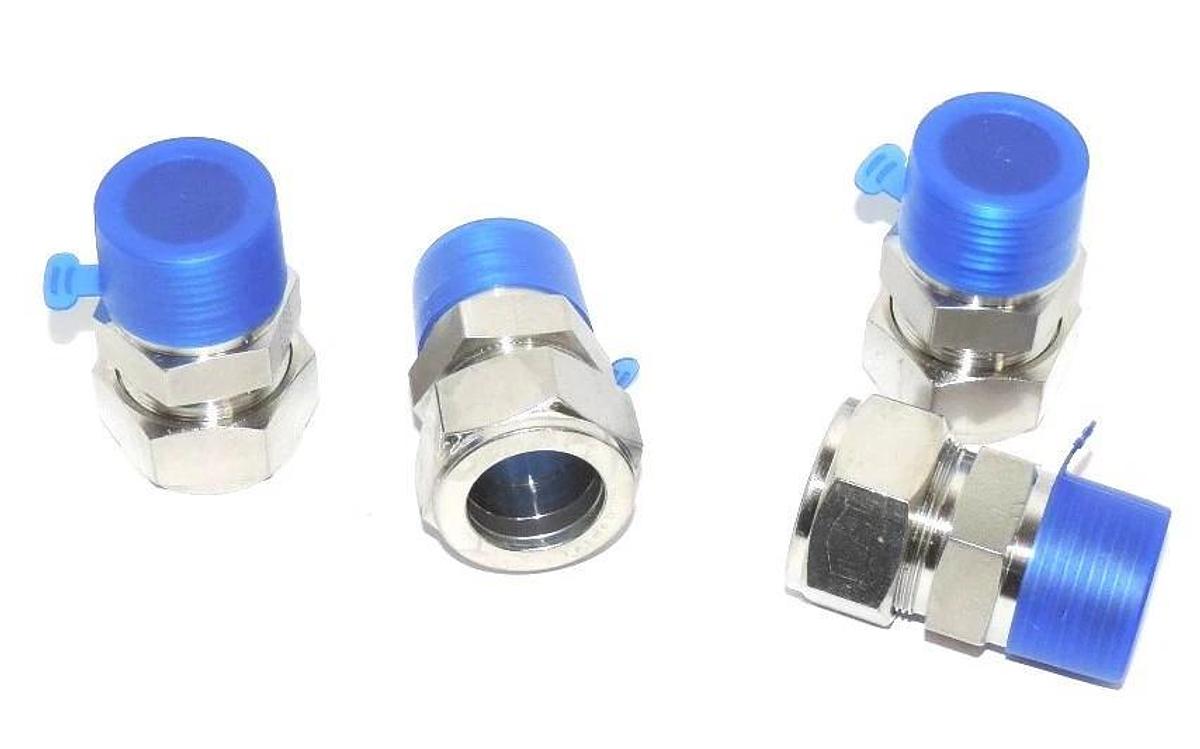 LOT OF 4 NEW PARKER 16-316 CONNECTORS 1" TUBE TO 1" MALE THREAD 16316