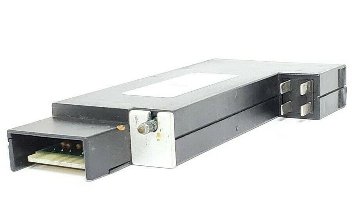 Used RELIANCE ELECTRIC 45C60 AUTOMATE PROGRAMMABLE CONTROLLER OUTPUT MODULE