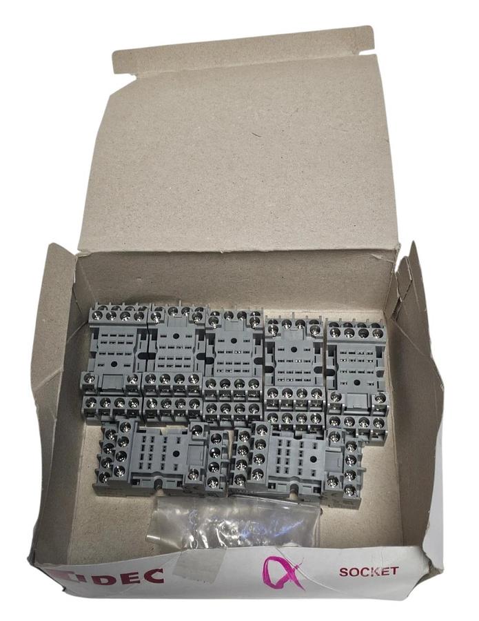 BOX OF 7 NEW IDEC SY4S-05C RELAY SOCKETS SY4S05C 14 POSITION 7AMP 4 POLE 300V