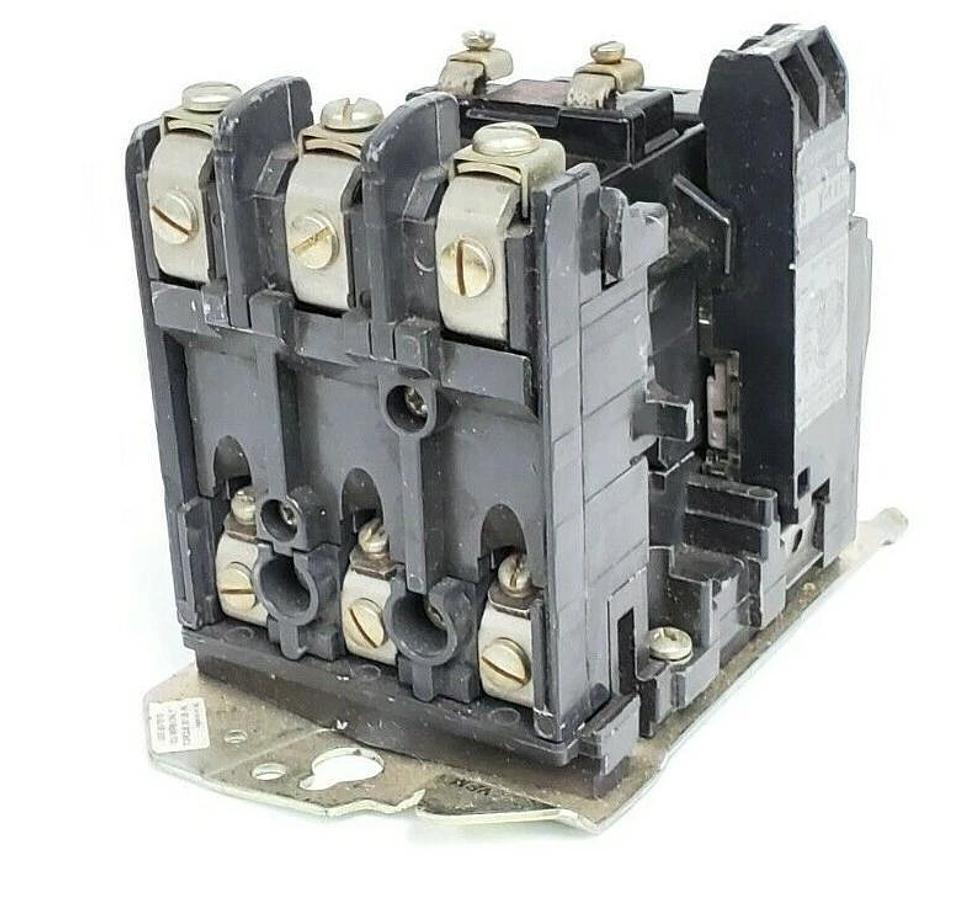 Used ALLEN BRADLEY 500F-BOD93 CONTACT STARTER SER. B, CB236 COIL (SMALL CRACK)