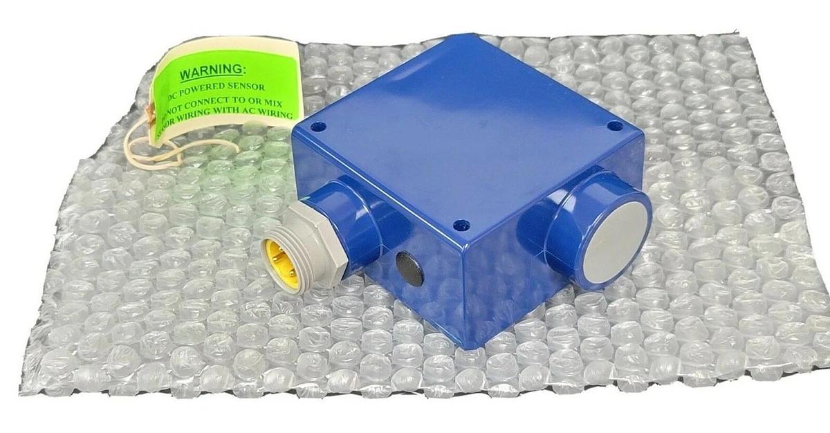 Used NIB SCHNEIDER ELECTRIC HYDE PARK SM553A000 ULTRASONIC PROXIMITY SENSOR