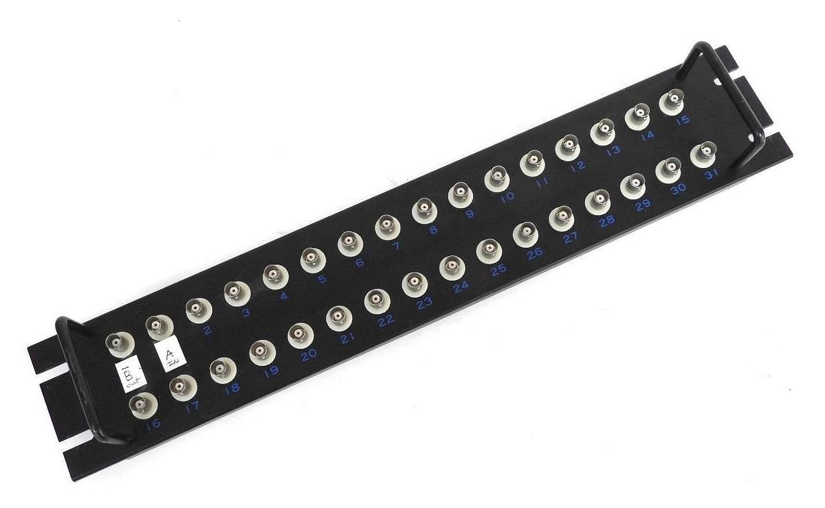 Used L-COM PR35B32BLK BNC FEED-THRU PATCH PANEL, 32-PORT