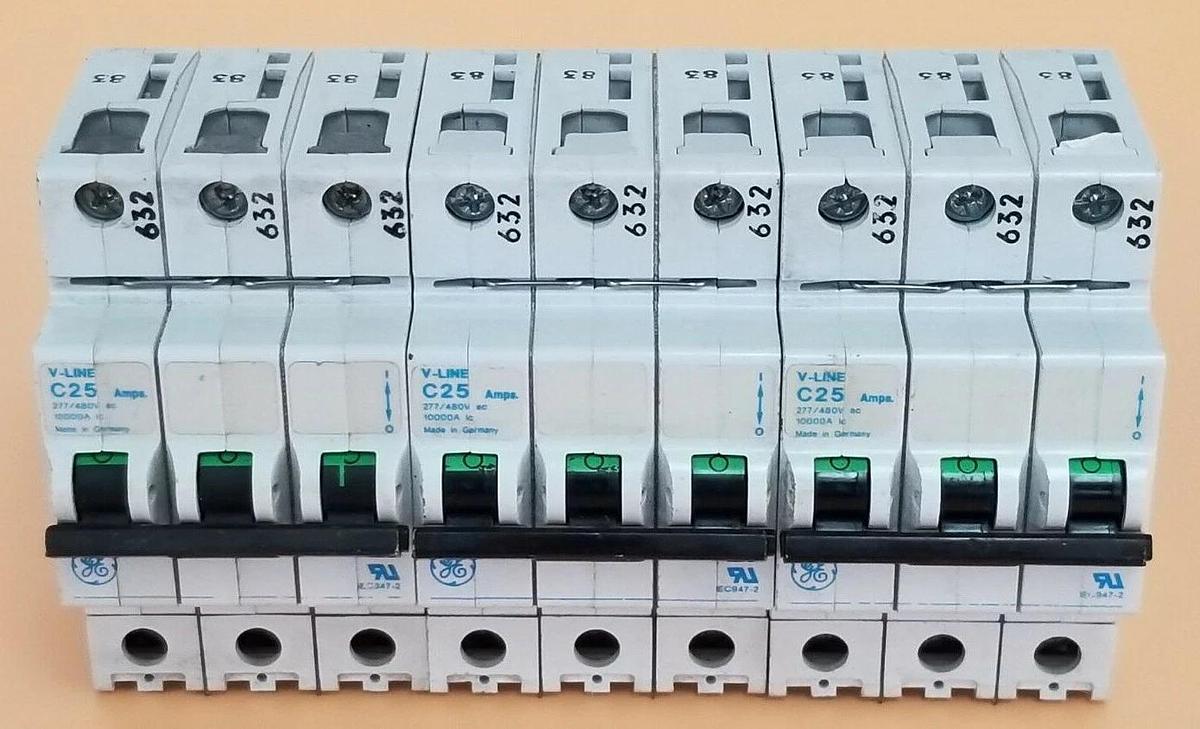 Used LOT OF 3 GENERAL ELECTRIC V07325 CIRCUIT BREAKERS 277/480V 25A V-LINE C25