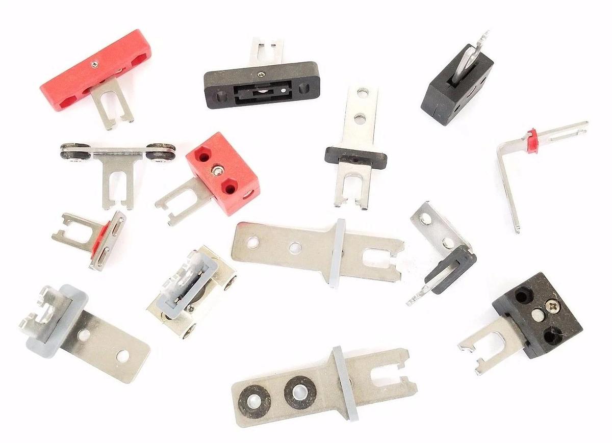 Used LOT OF MISCELLANEOUS ACTUATOR KEY HARDWARE