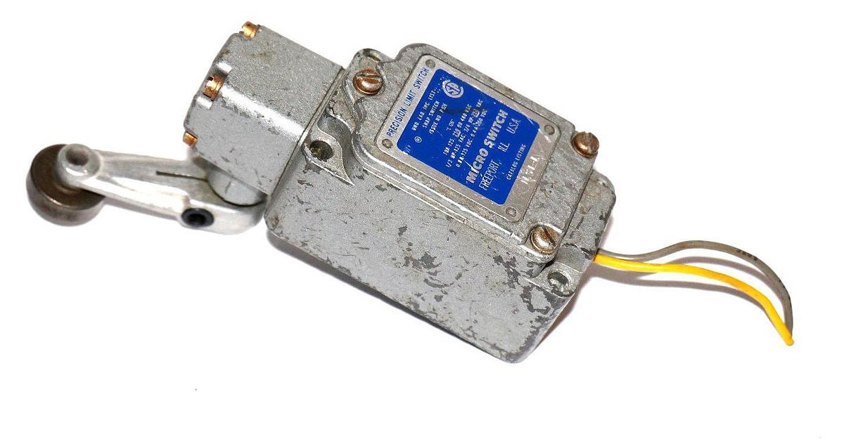 Used MICRO SWITCH 1LS1-L SWITCH 10AMP 1/3HP-125VAC 3/4-250VAC W/ 6PA121 ROLLER ARM