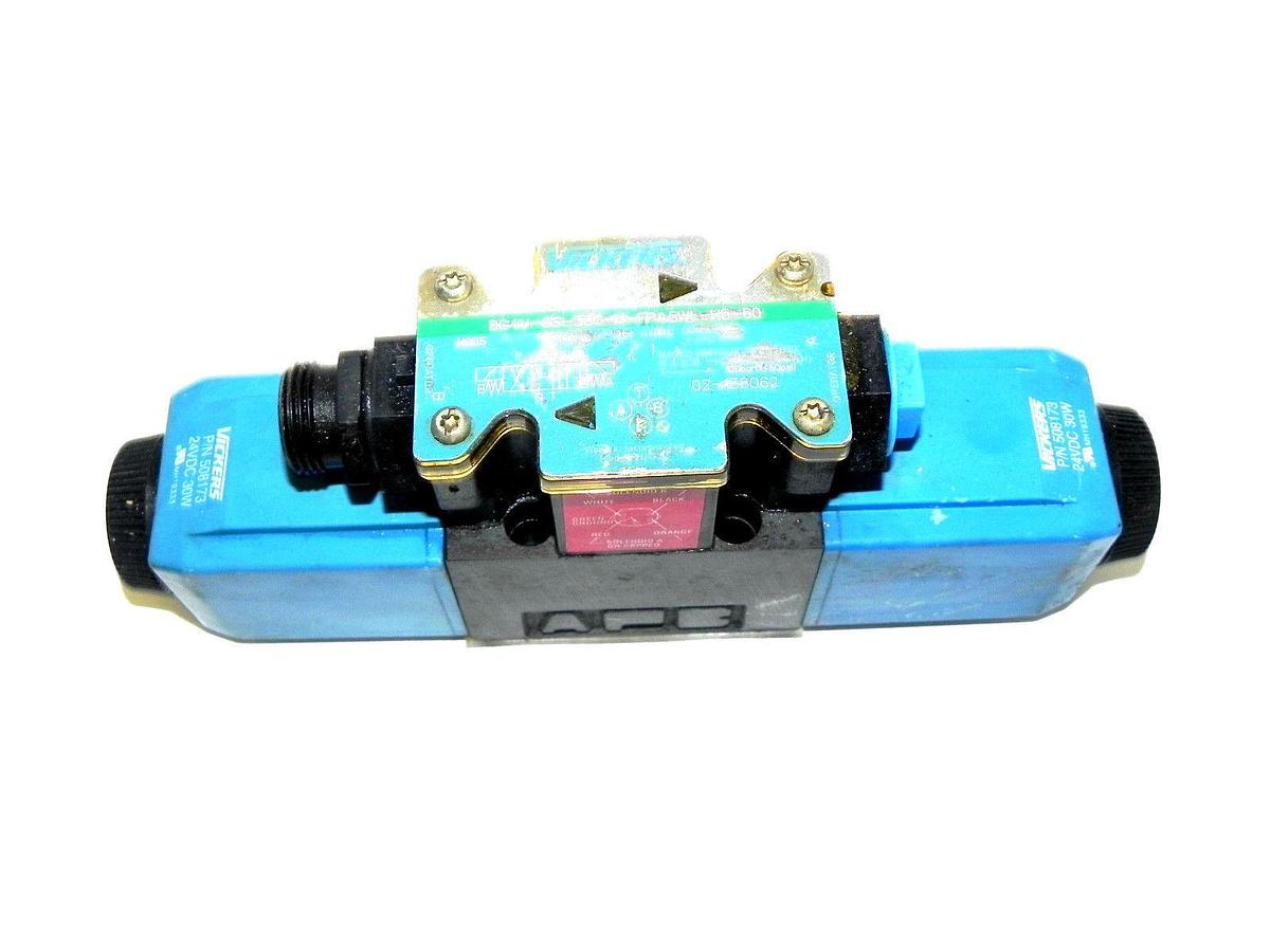Used VICKERS DG4V-3S-33C-M-FPA5WL-H5-60 HYDRAULIC VALVE DG4V3S33CMFPA5WLH560