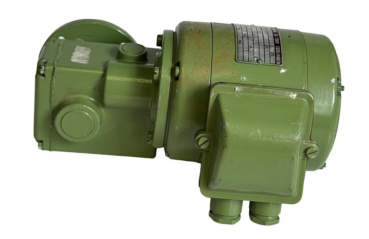 Used NEW BAUER EBERHARD EU44DF2/89 / D-7300 / K8076001 GEARMOTOR 12W 220V 0.21A 50Hz