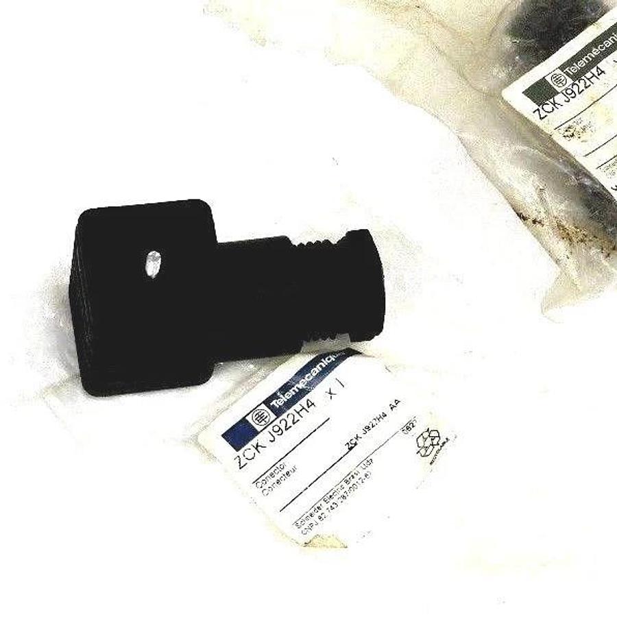 Used LOT OF 3 NEW TELEMECANIQUE ZCKJ922H4 FEMALE CONNECTORS