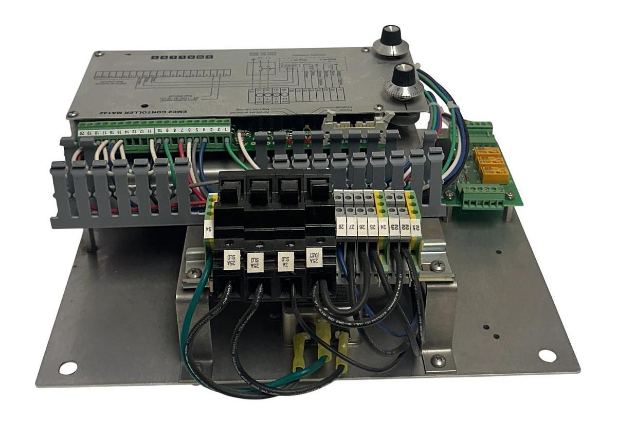 Used SMALLEY EMC2 CONTROLLER MA142 VIBRATORY CONTROLLER 220-240VAC 50/60Hz USNP