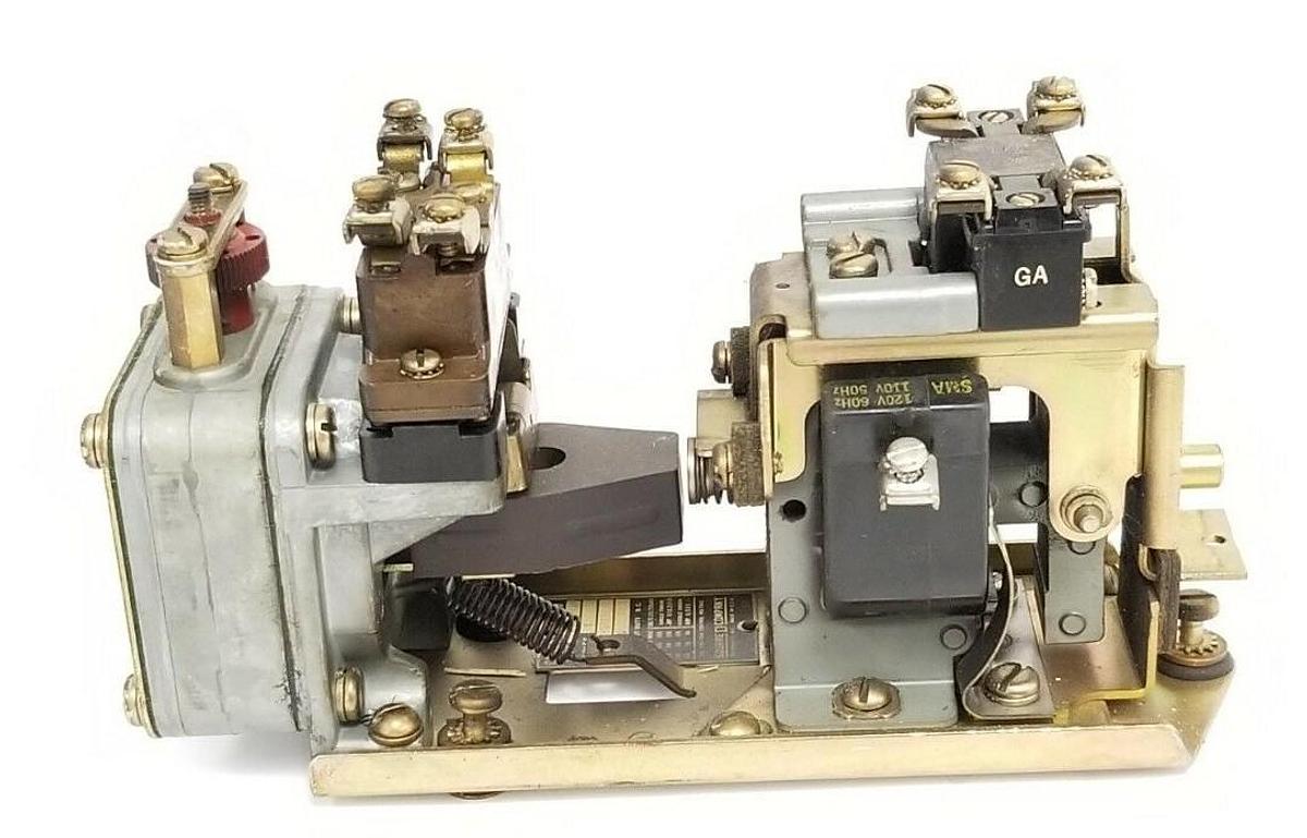Used SQUARE D 9050-BO2D SER. E PNEUMATIC TIMING RELAY BO-2D B0-2D 9050BO2D