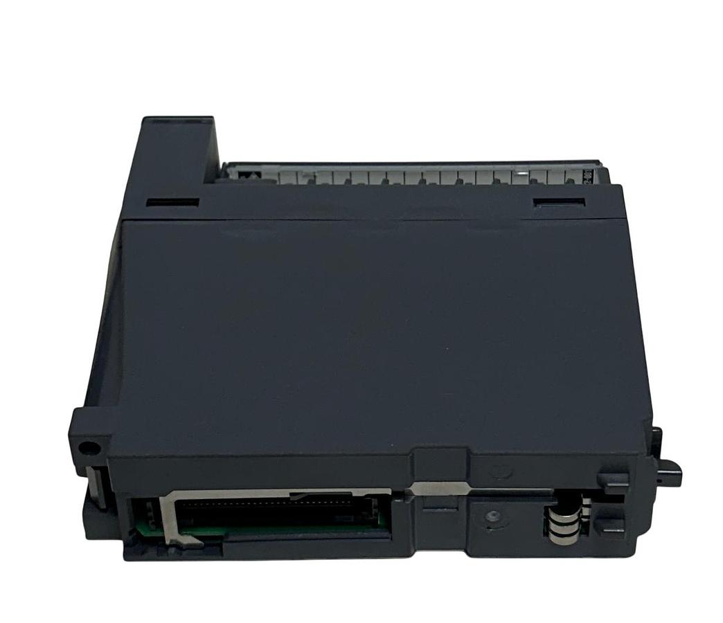 Used MITSUBISHI ELECTRIC QY10 MELSEC-Q DIGITAL RELAY OUTPUT MODULE AC/DC 2A NSNP