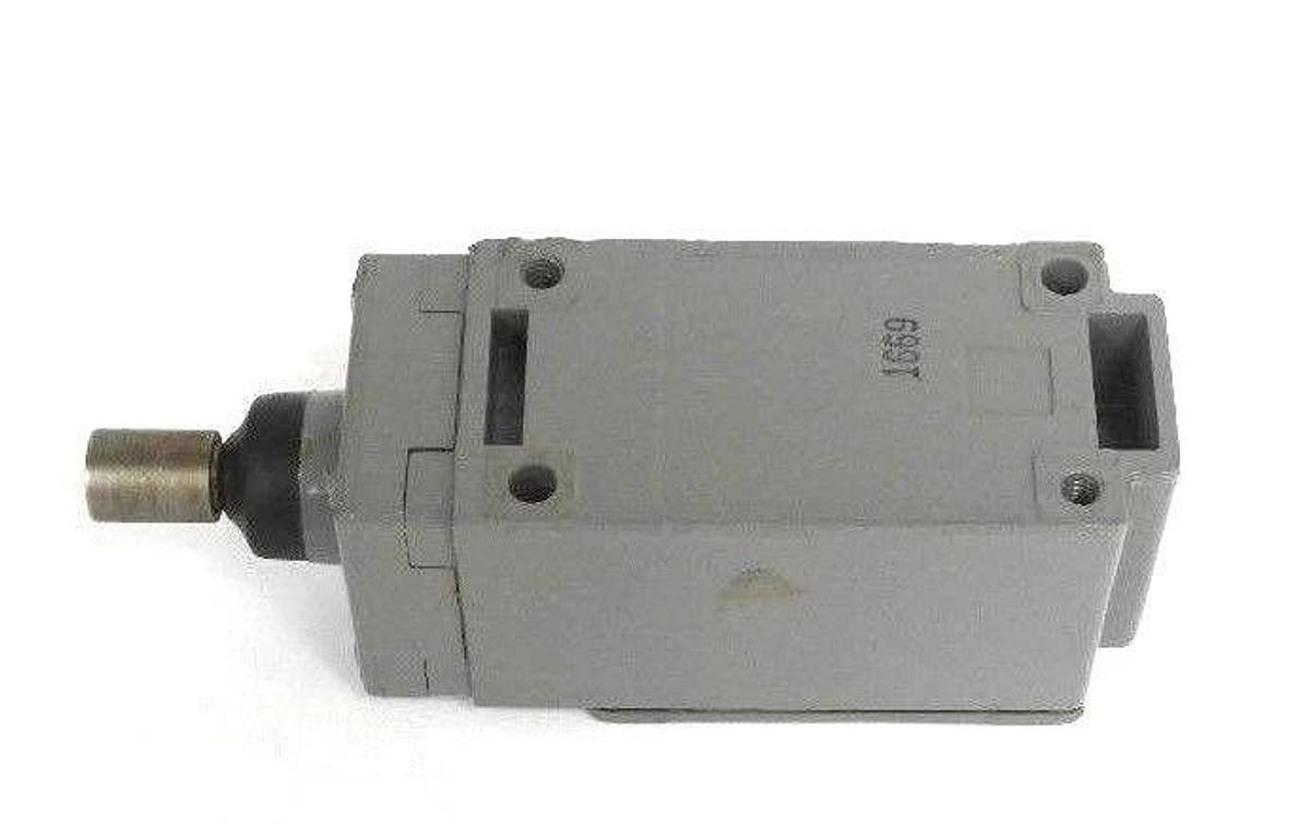Used SQUARE D 9007-B53R-CJ LIMIT SWITCH SER. B FORM CJ 9007-B53R 9007B53R
