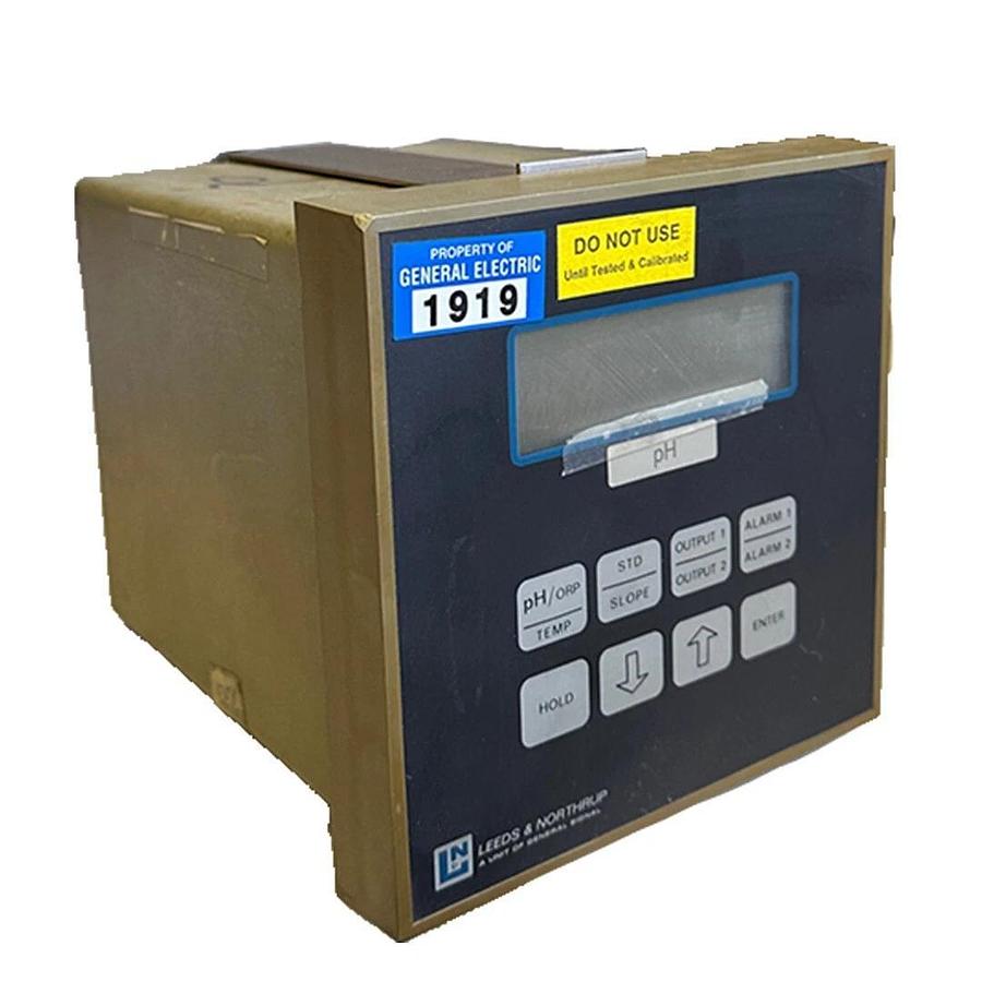Used LEEDS & NORTHRUP 7082-11 / 708211 pH CONTROLLER 120/240V 50/60Hz 15VA 056316